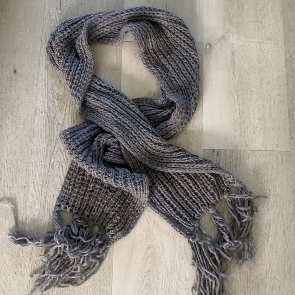 Cintelli e Galluzzo Italian Wool Blend Scarf Gray oversized braided fringe Italy